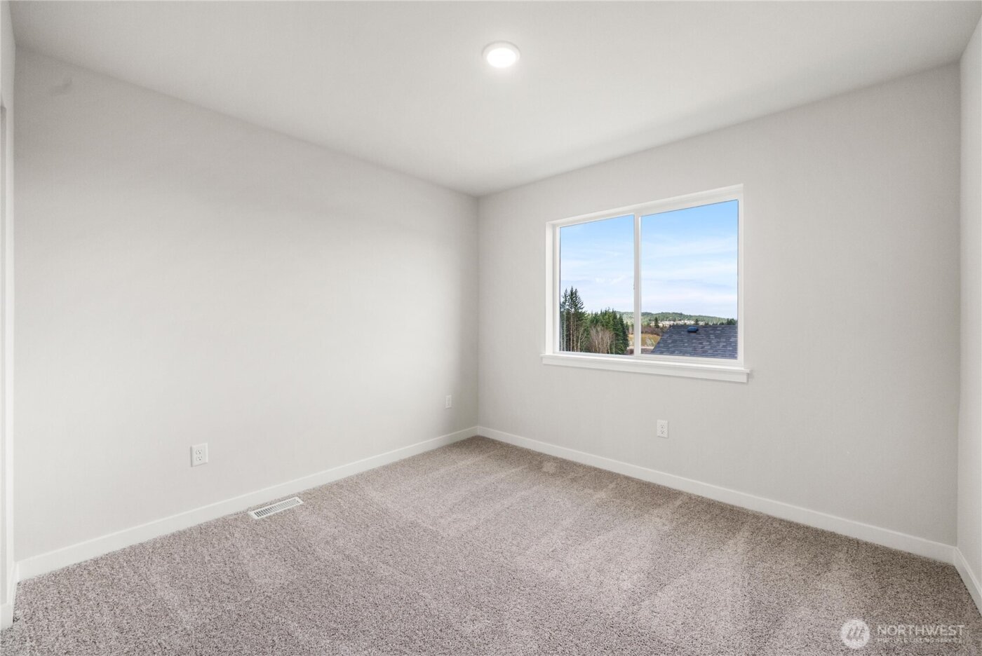 3923 McCormick Village Drive , Bremerton, WA 98312