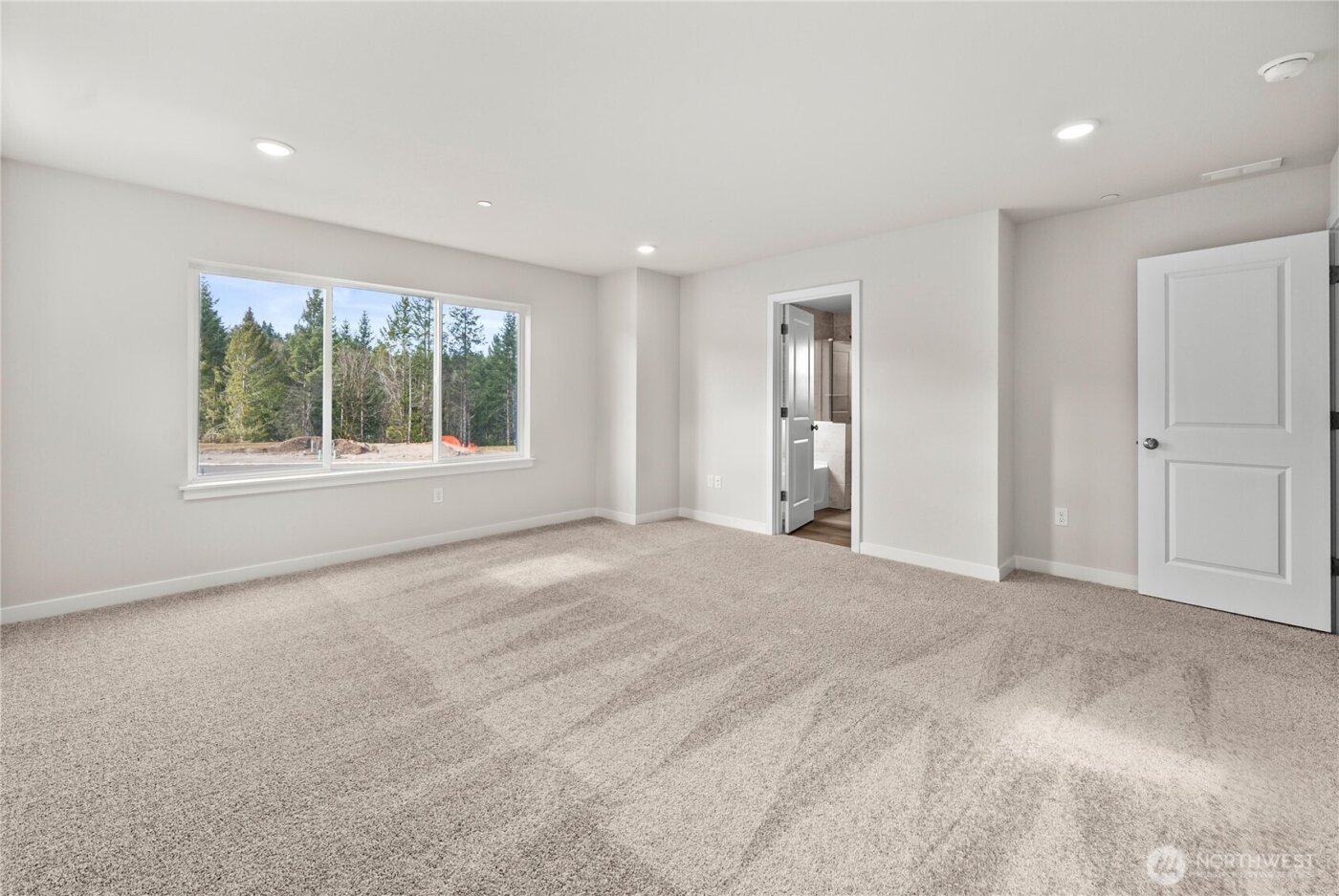 3923 McCormick Village Drive , Bremerton, WA 98312