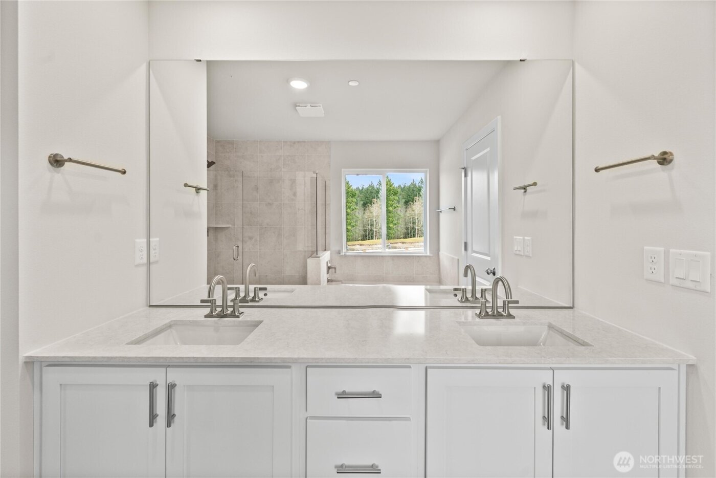 3923 McCormick Village Drive , Bremerton, WA 98312