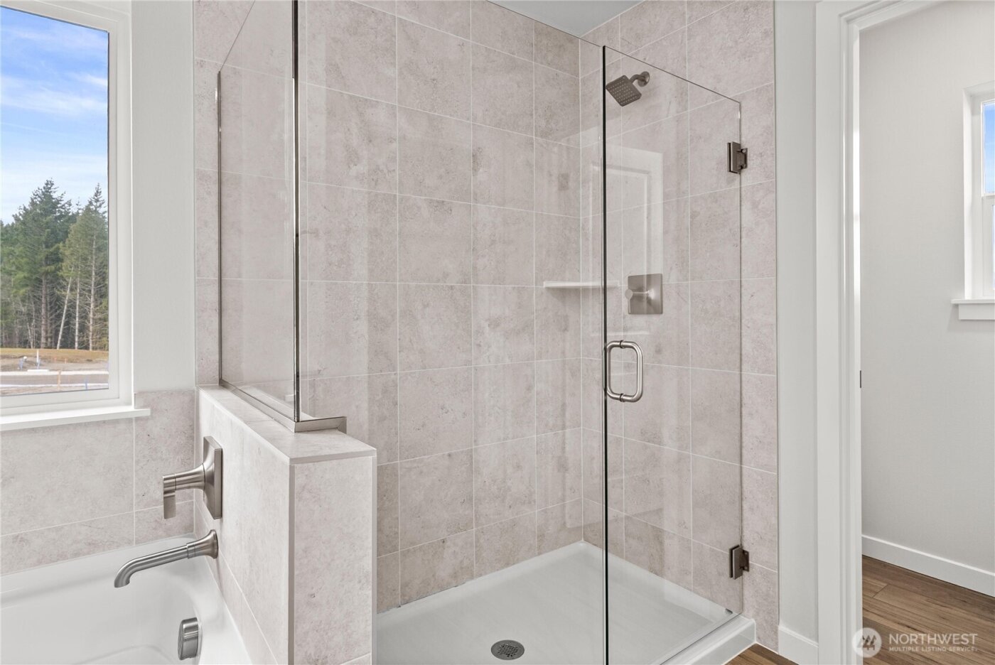 3923 McCormick Village Drive , Bremerton, WA 98312