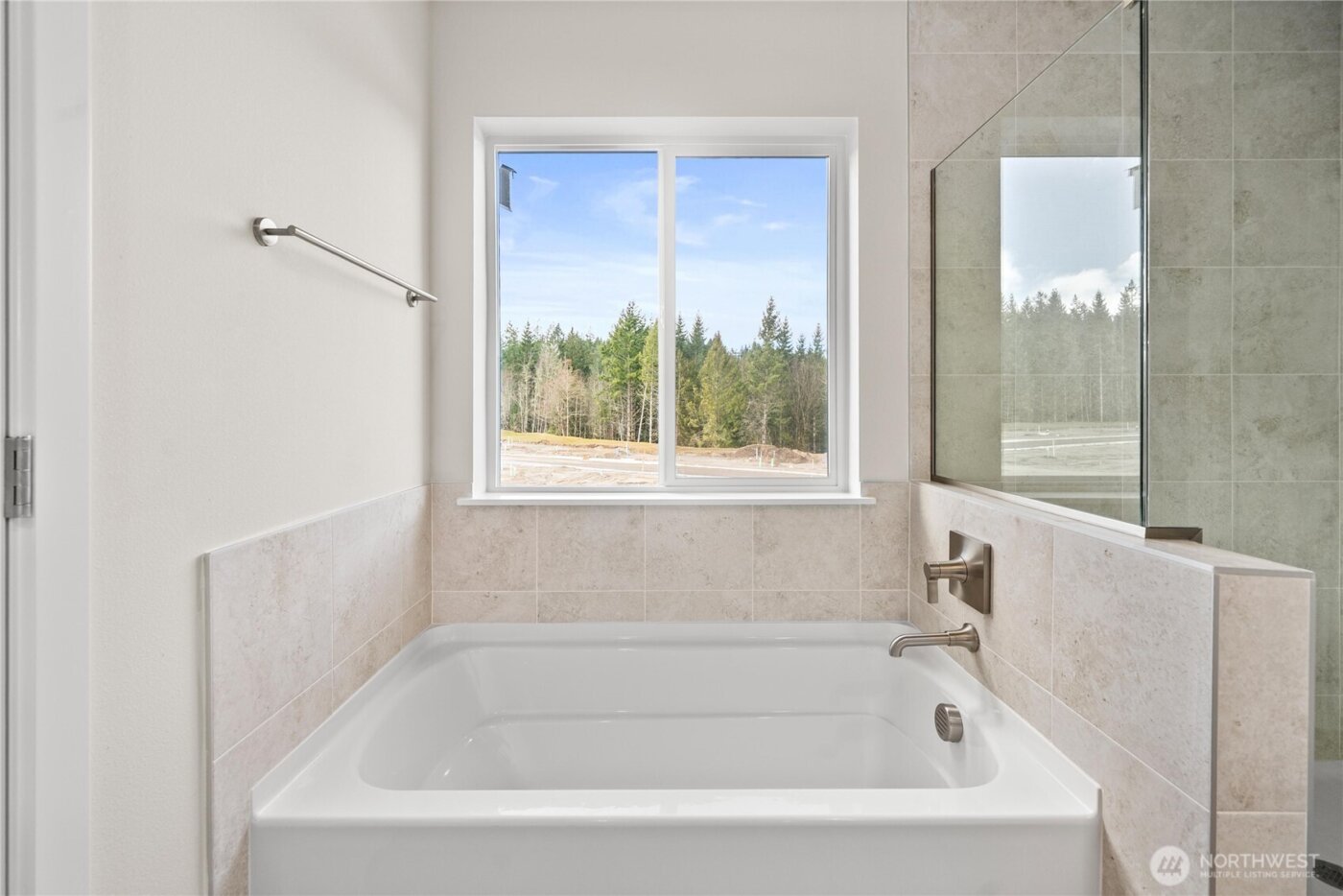 3923 McCormick Village Drive , Bremerton, WA 98312