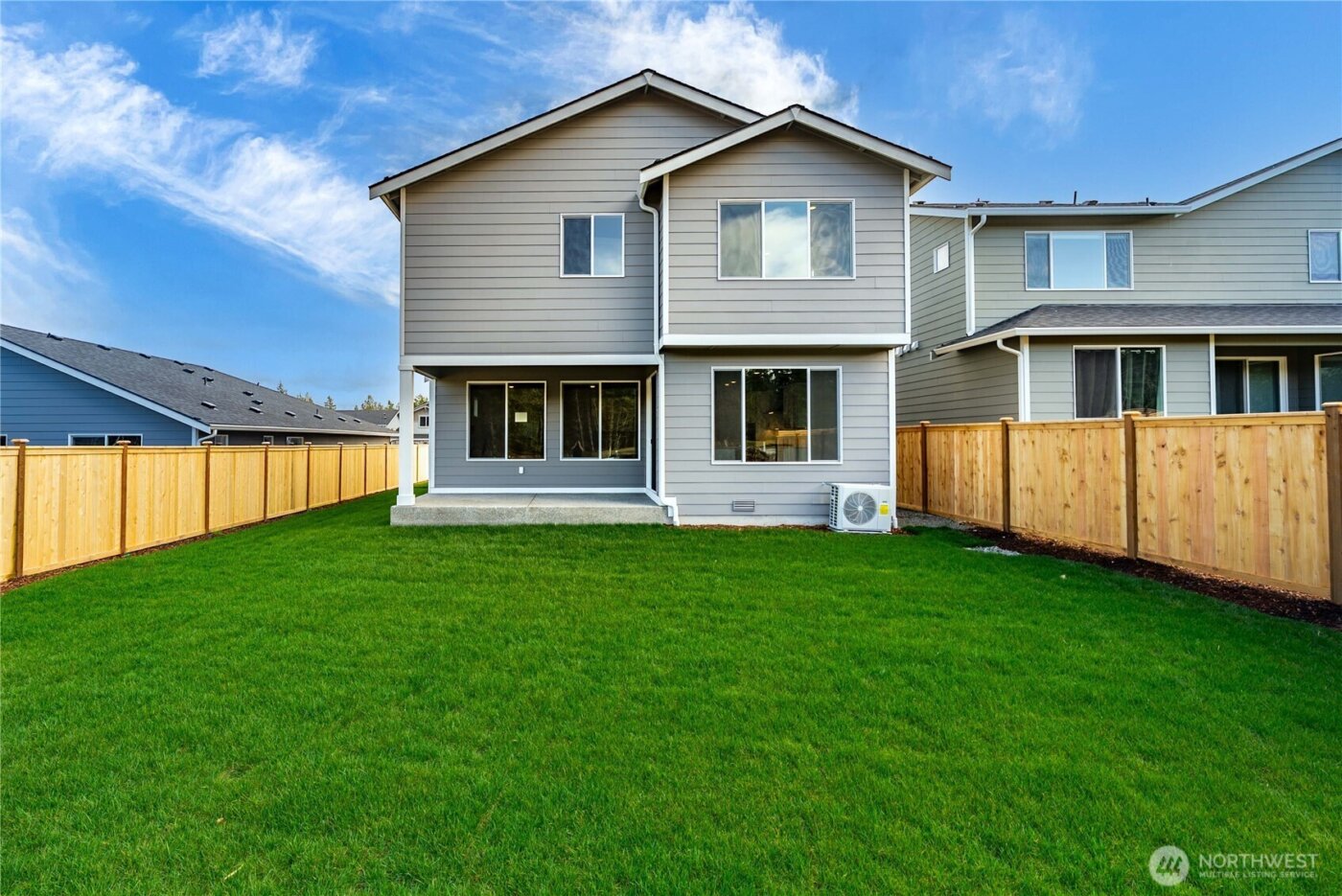 3923 McCormick Village Drive , Bremerton, WA 98312