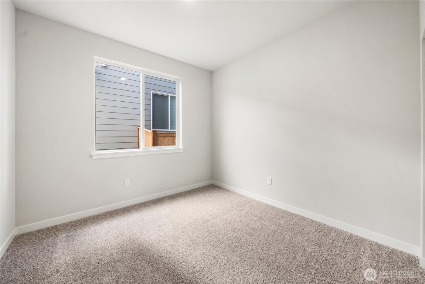 3923 McCormick Village Drive , Bremerton, WA 98312