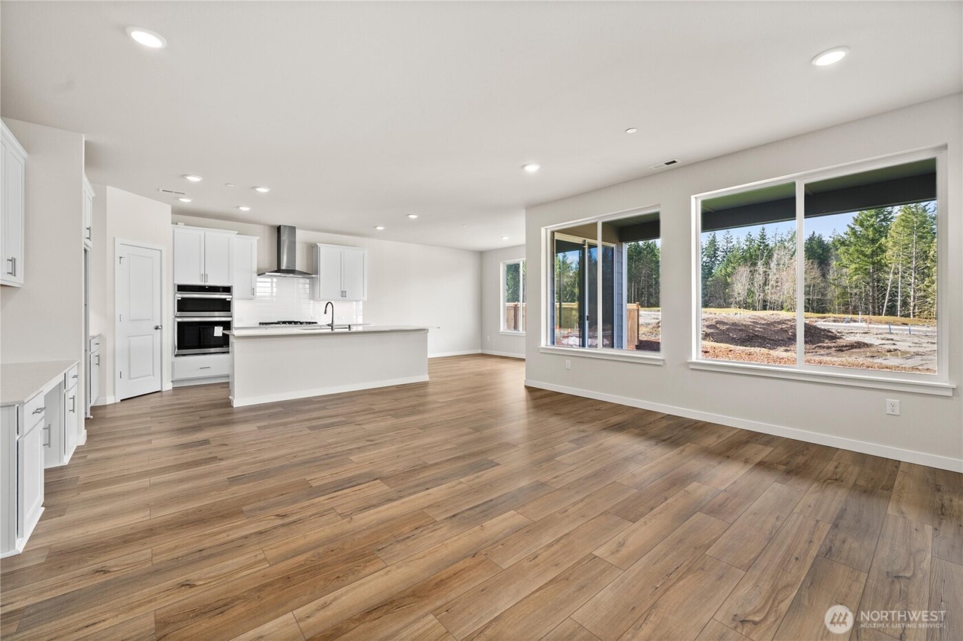 3923 McCormick Village Drive , Bremerton, WA 98312