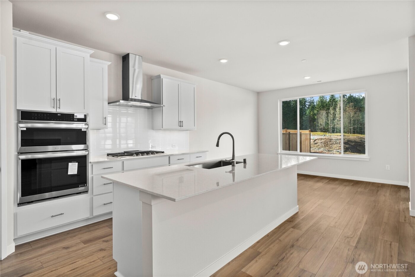 3923 McCormick Village Drive , Bremerton, WA 98312