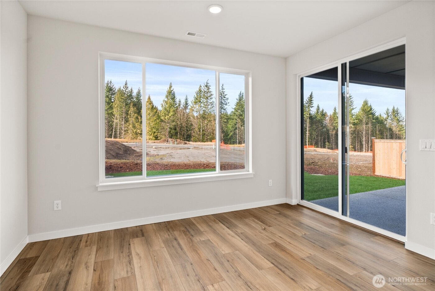 3923 McCormick Village Drive , Bremerton, WA 98312