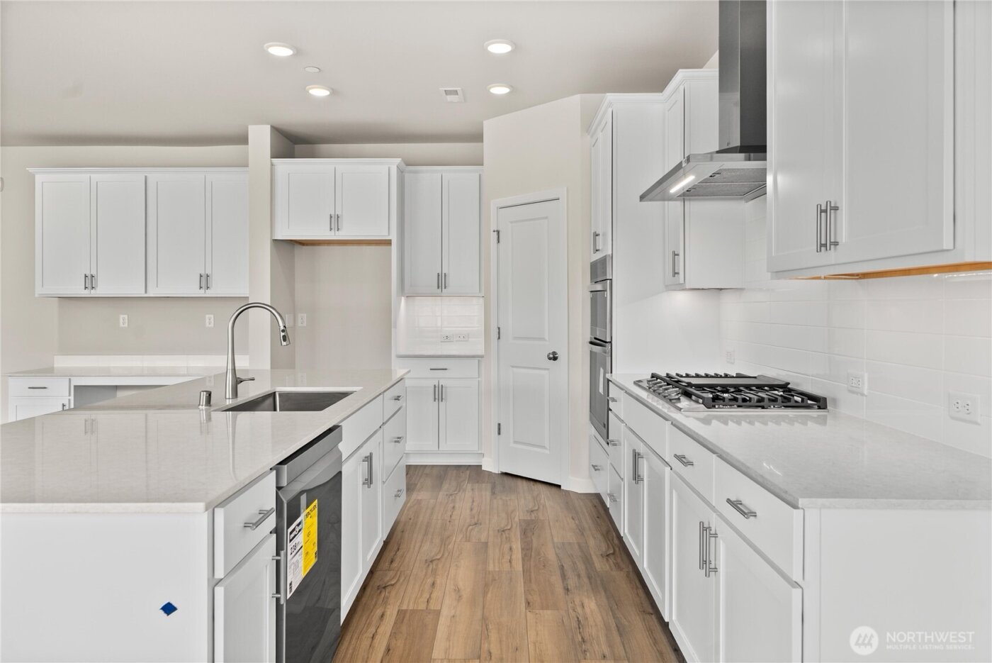 3923 McCormick Village Drive , Bremerton, WA 98312