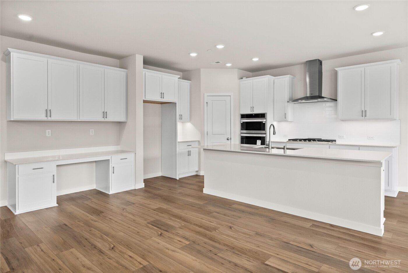 3923 McCormick Village Drive , Bremerton, WA 98312