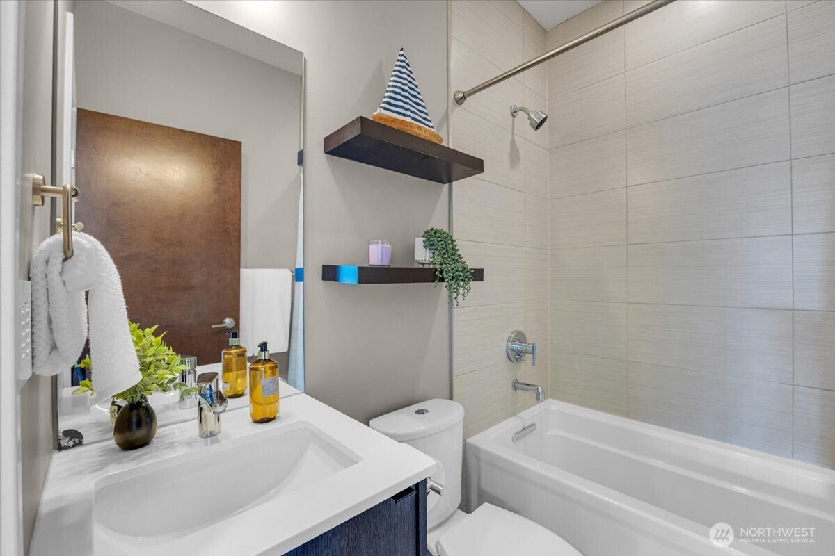 3001 60th Avenue SW, Seattle, WA 98116