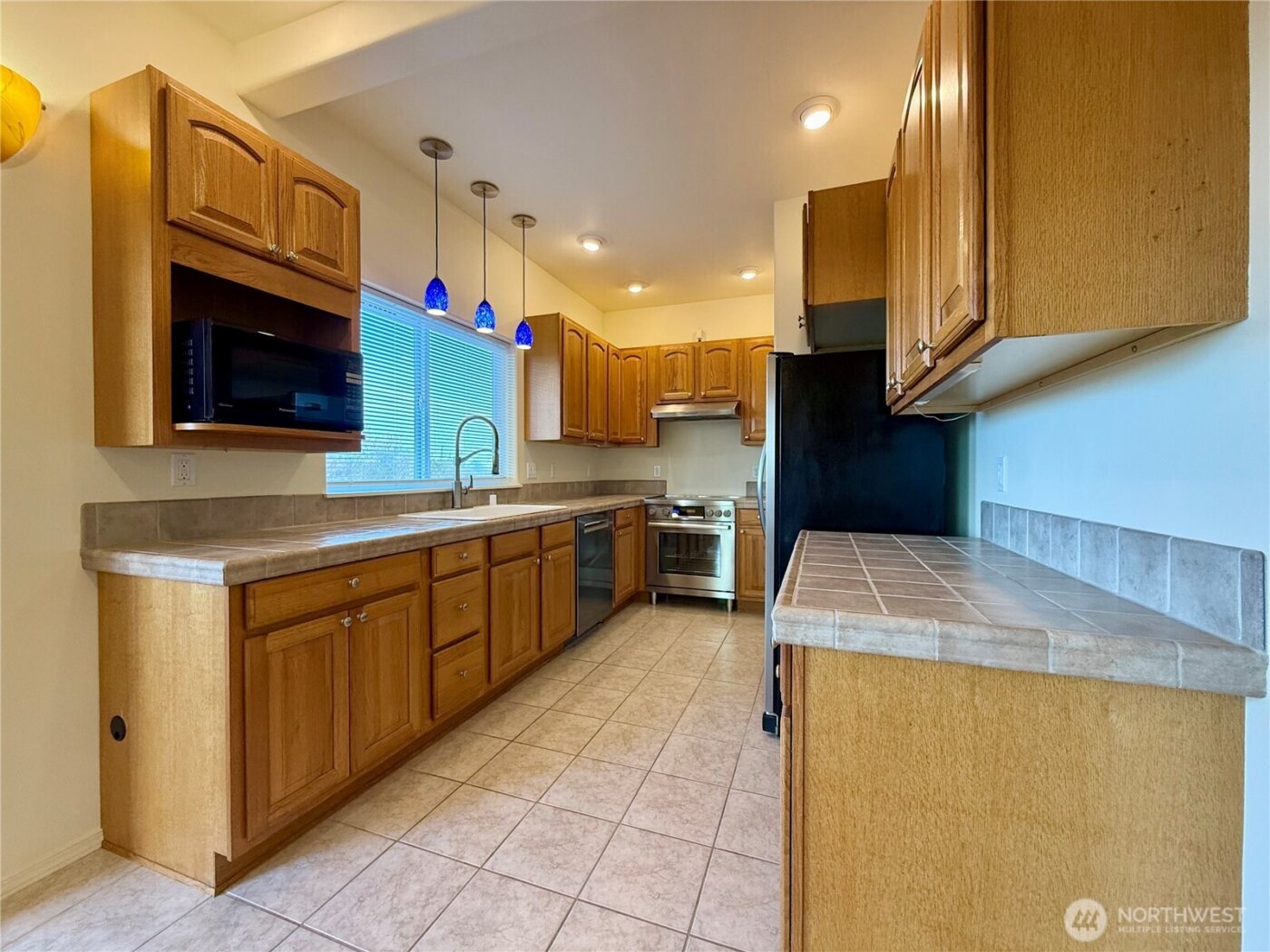 317 Sand Dune Avenue SW, Ocean Shores, WA 98569