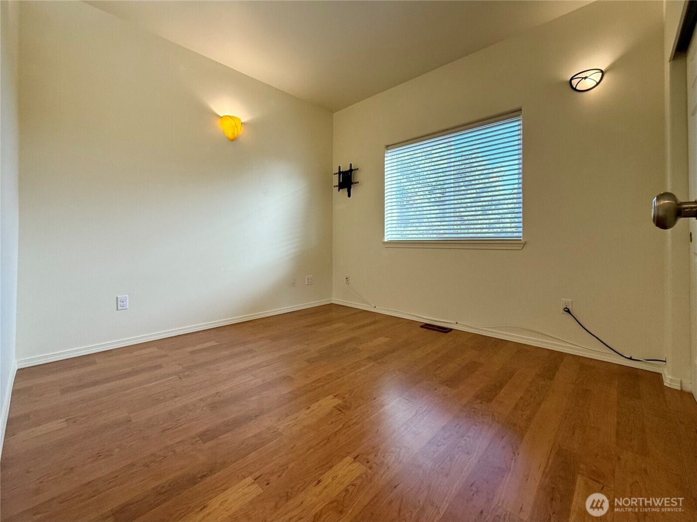 317 Sand Dune Avenue SW, Ocean Shores, WA 98569