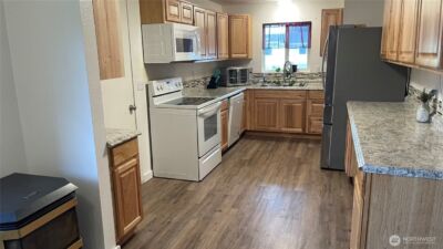 409 N 11th Street , Elma, WA 98541 - Photo 4