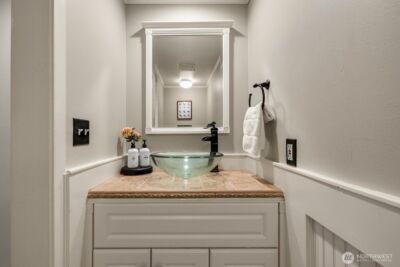 2420 8th Avenue N #201, Seattle, WA 98109 - Photo 24