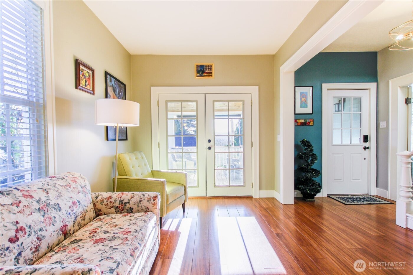 475 Columbia Street , Cathlamet, WA 98612