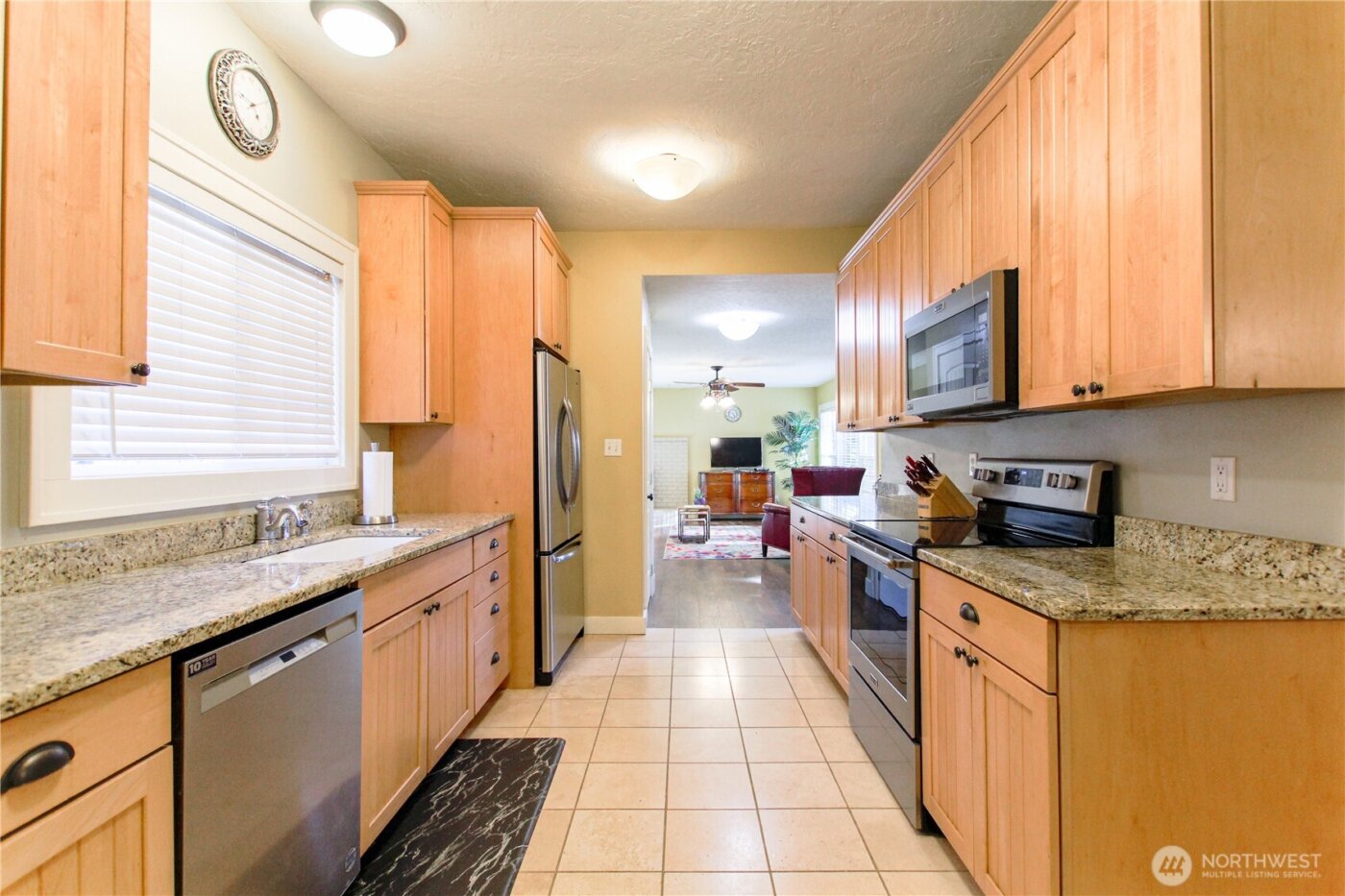 475 Columbia Street , Cathlamet, WA 98612