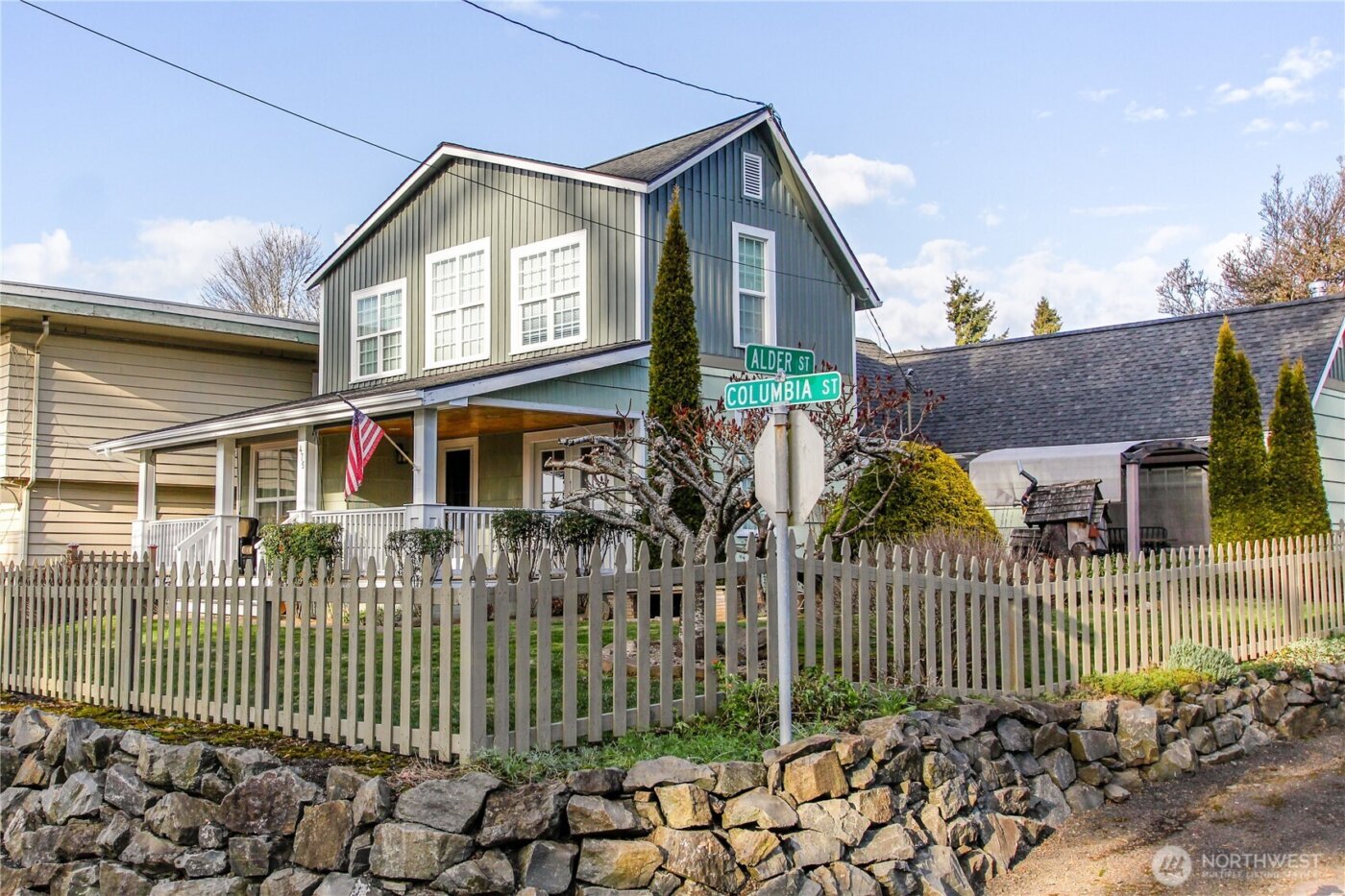 475 Columbia Street , Cathlamet, WA 98612