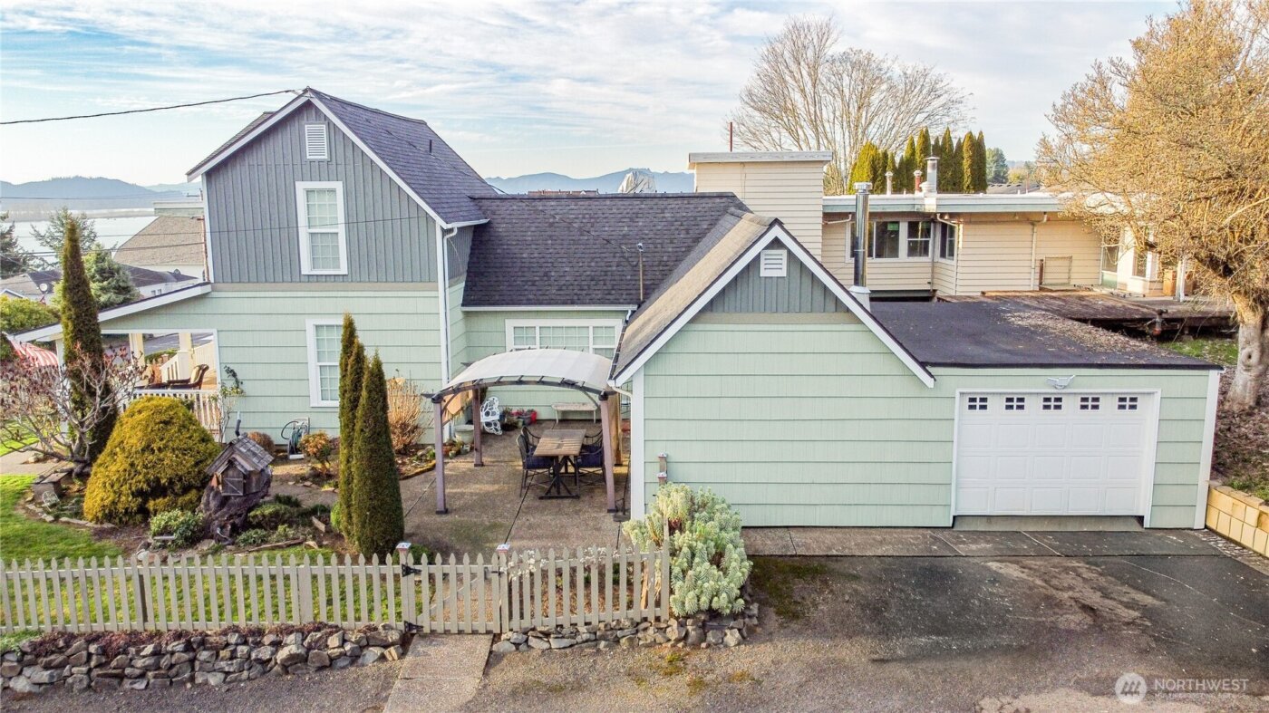 475 Columbia Street , Cathlamet, WA 98612