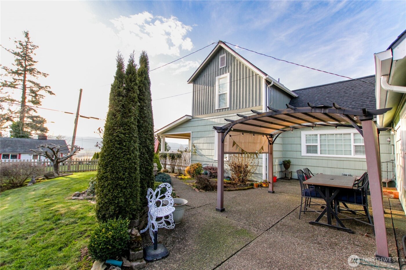 475 Columbia Street , Cathlamet, WA 98612