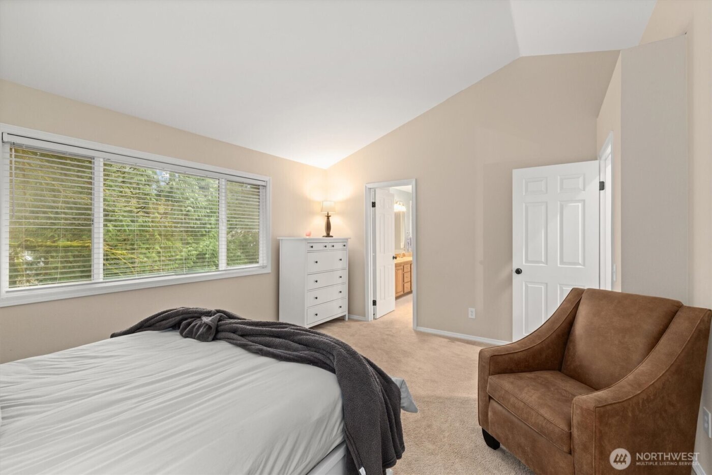 19403 NE 203rd Place , Woodinville, WA 98077