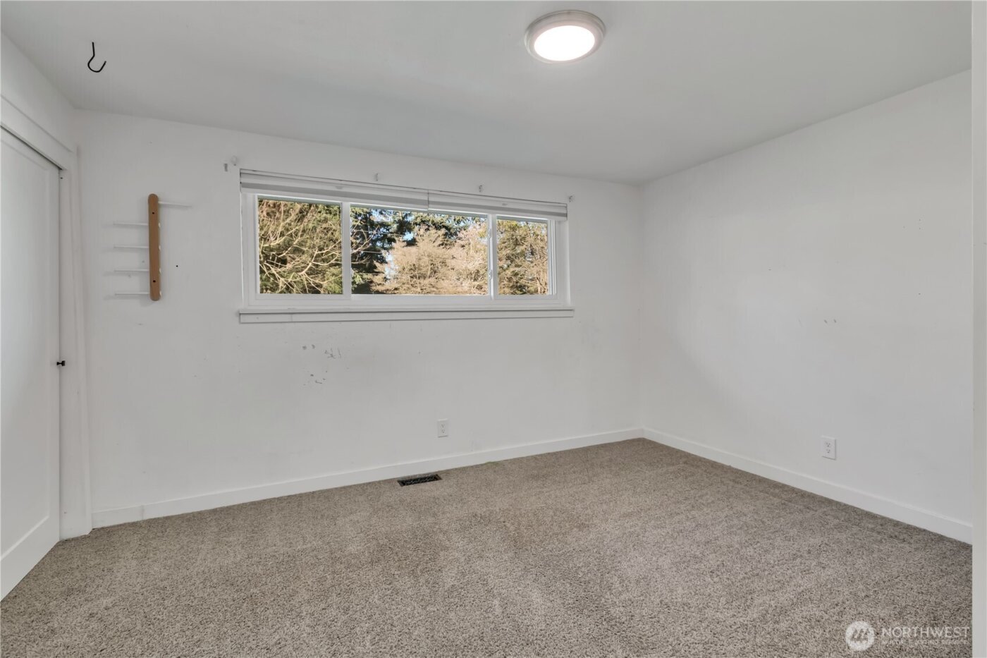 812 Maplewood Avenue , Kent, WA 98030