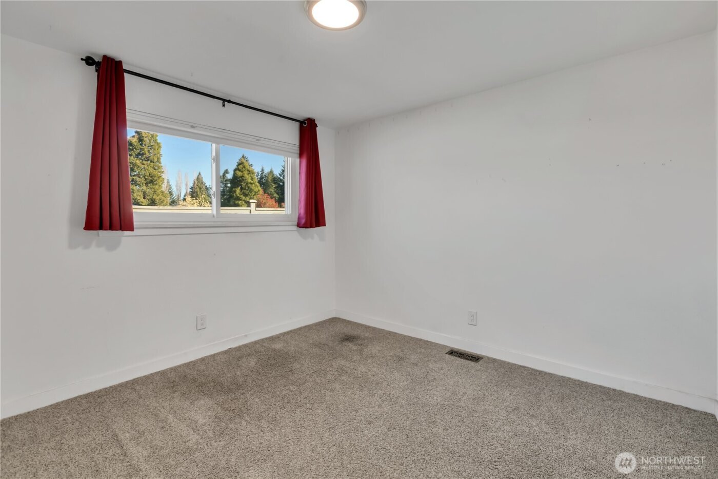 812 Maplewood Avenue , Kent, WA 98030