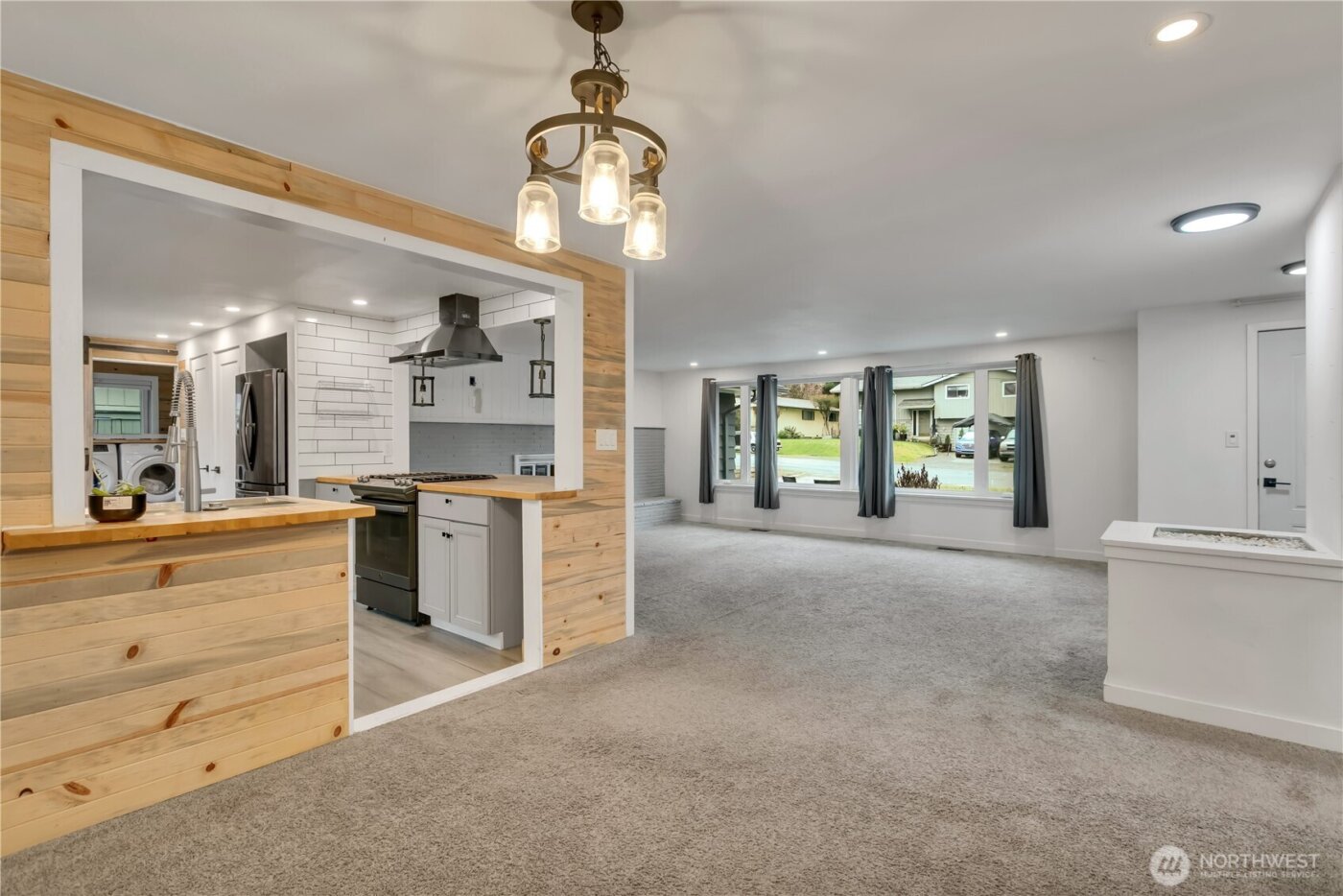 812 Maplewood Avenue , Kent, WA 98030