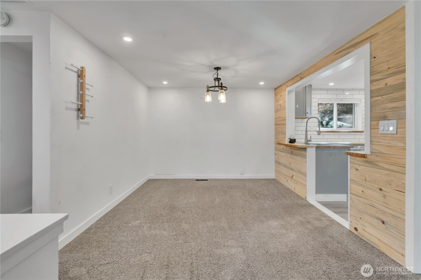 812 Maplewood Avenue , Kent, WA 98030