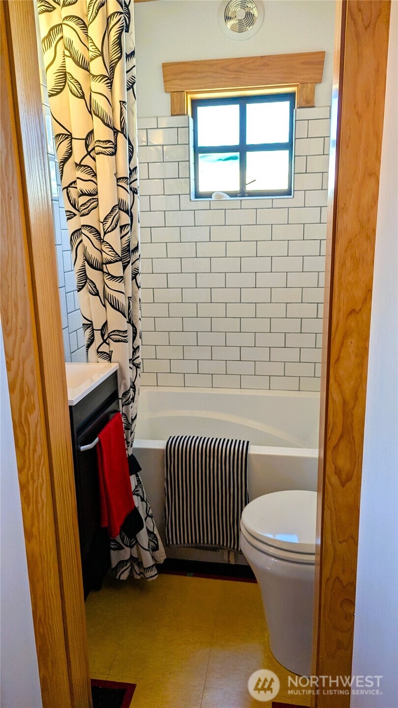 2040 Westlake Avenue N #17, Seattle, WA 98109