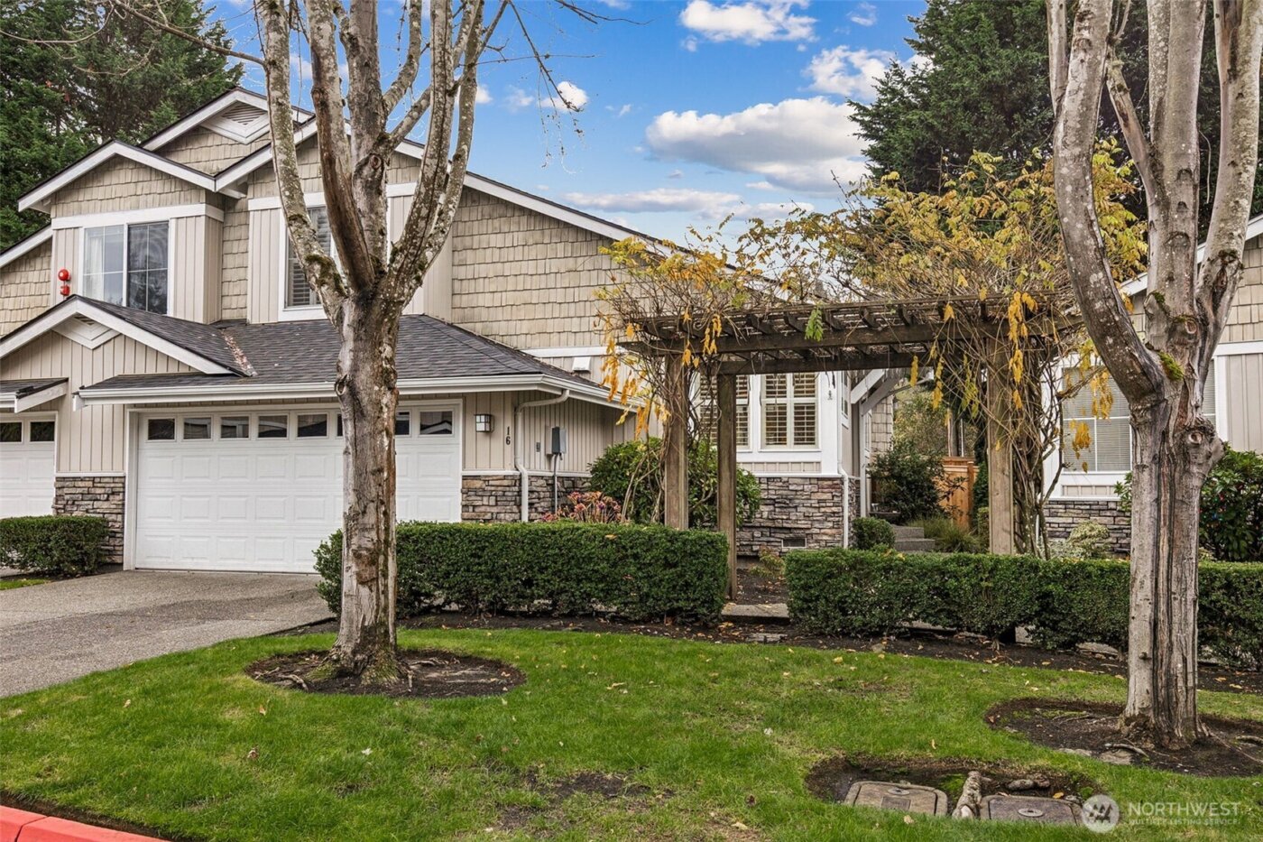 120 Newport Way NW #16, Issaquah, WA 98027