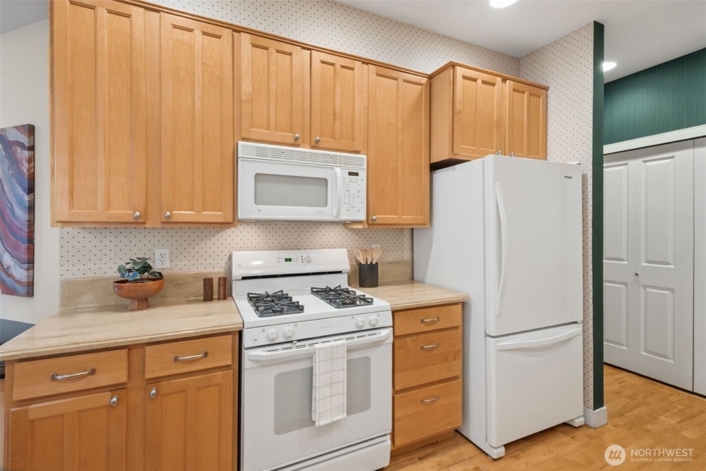 120 Newport Way NW #16, Issaquah, WA 98027