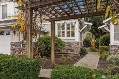 120 Newport Way NW #16, Issaquah, WA 98027 - Photo 2