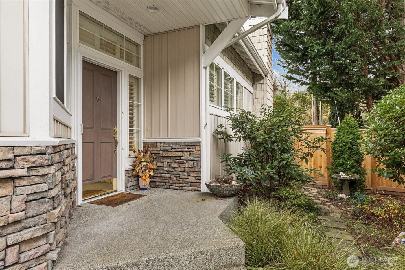 120 Newport Way NW #16, Issaquah, WA 98027