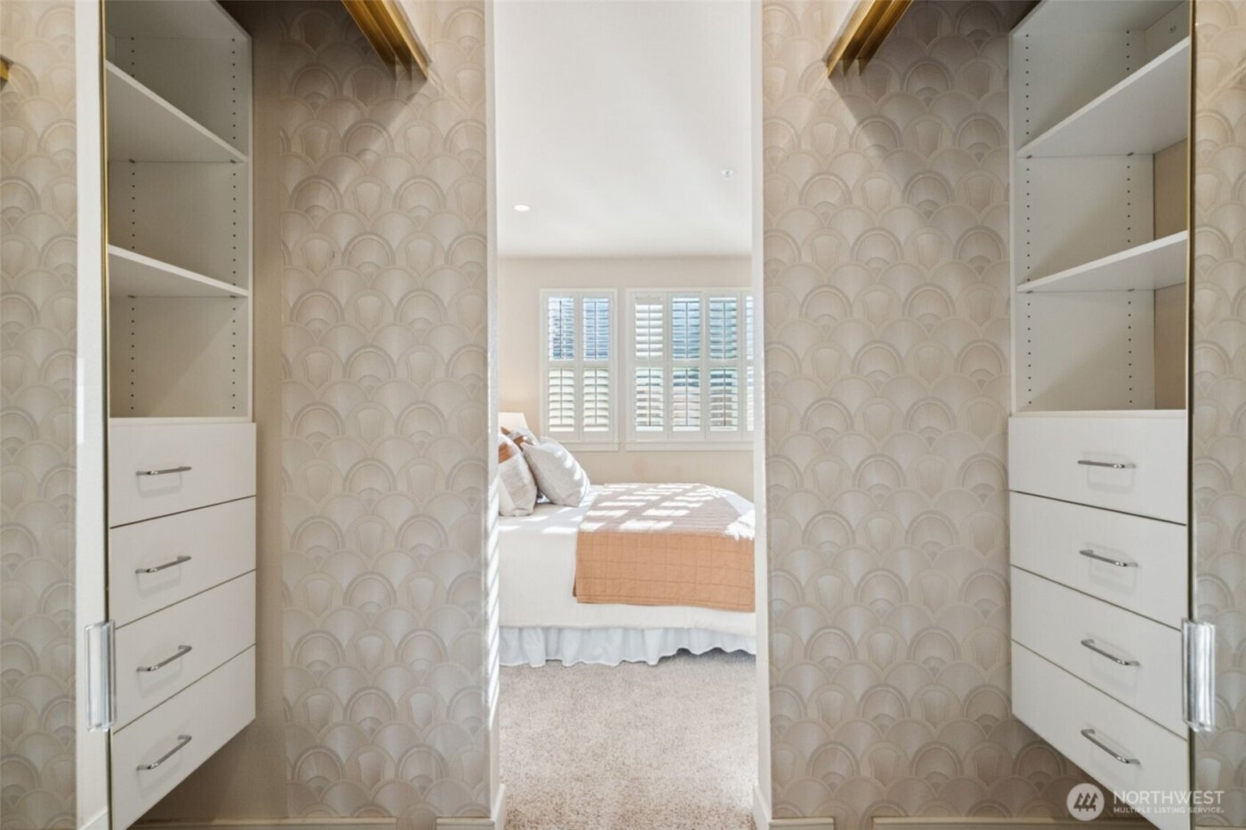 120 Newport Way NW #16, Issaquah, WA 98027