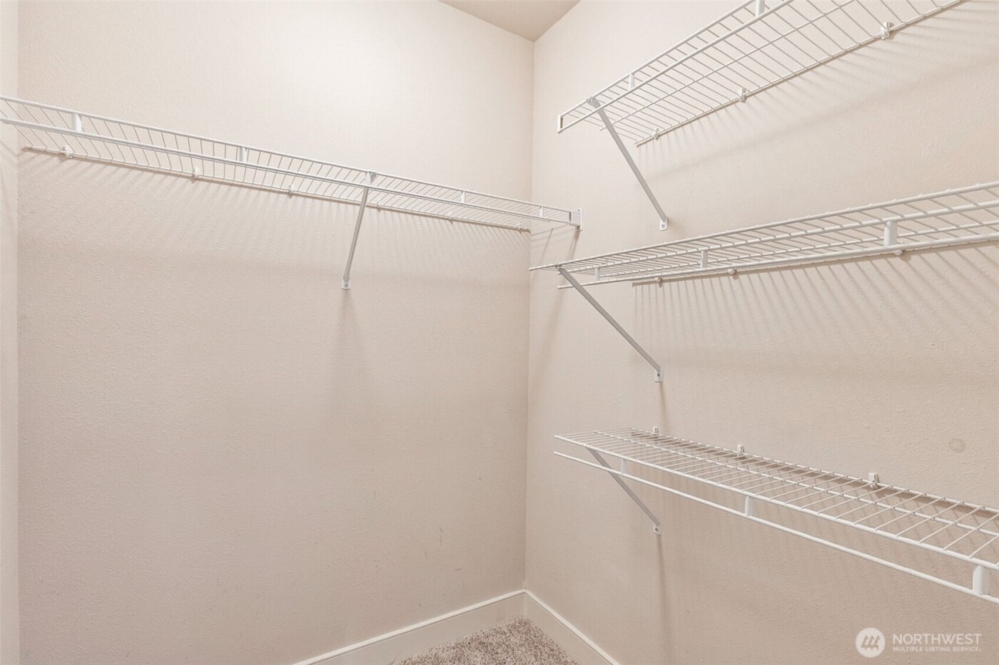 120 Newport Way NW #16, Issaquah, WA 98027