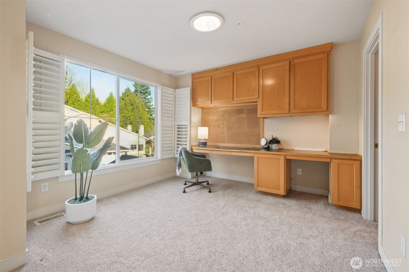 120 Newport Way NW #16, Issaquah, WA 98027