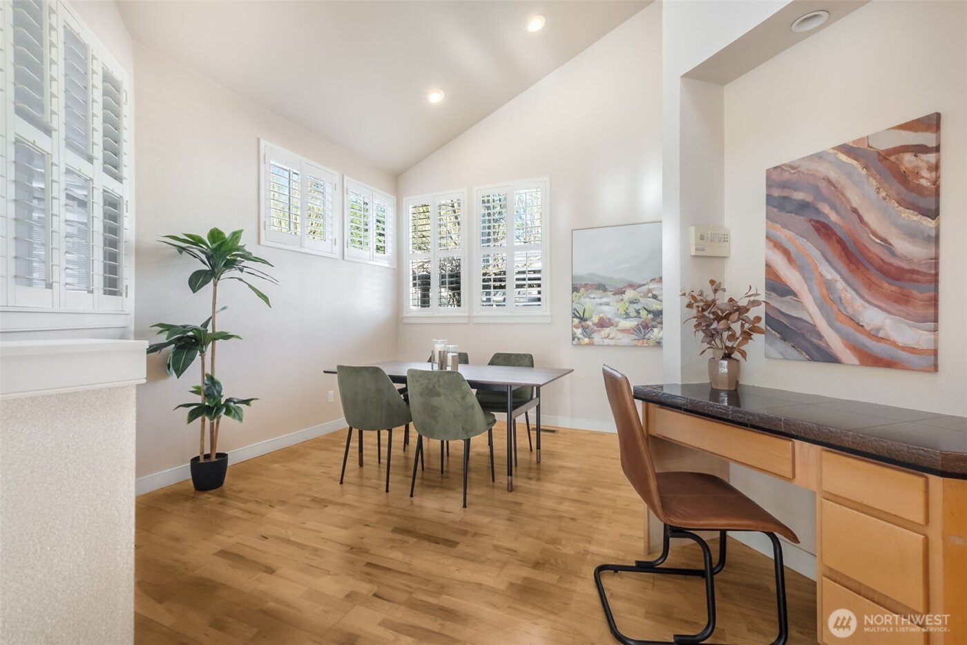 120 Newport Way NW #16, Issaquah, WA 98027