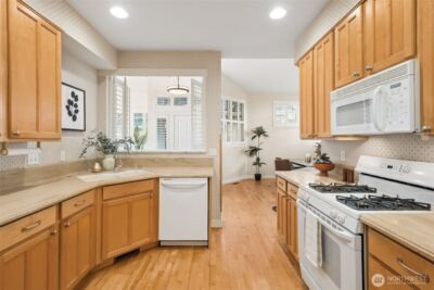 120 Newport Way NW #16, Issaquah, WA 98027 - Photo 9