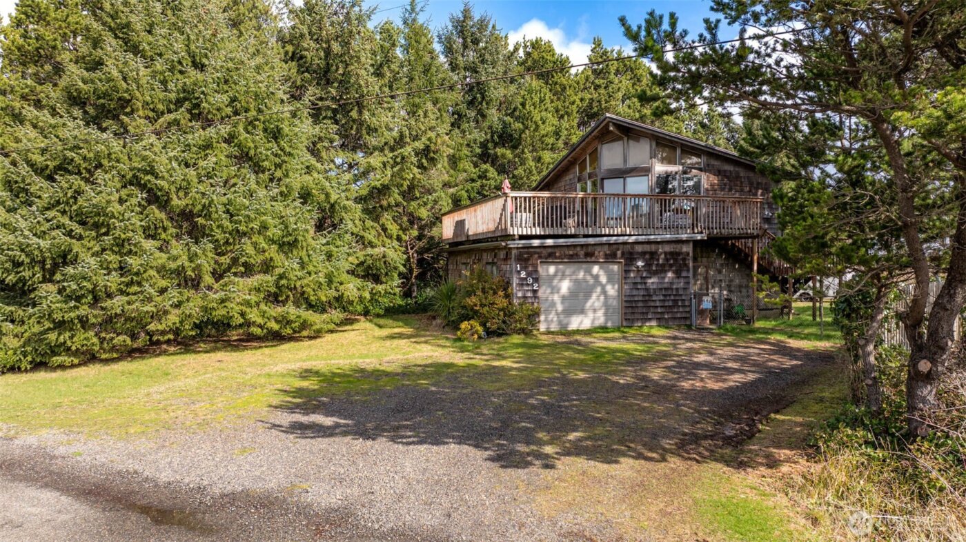 1292 Holland Drive , Grayland, WA 98547