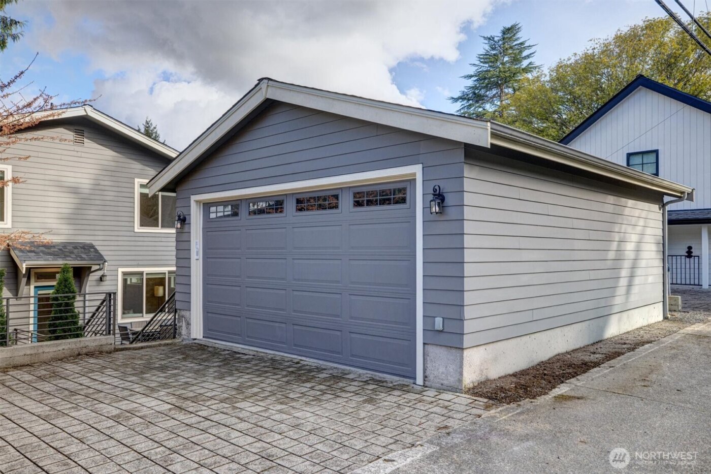 3629 35th Avenue W, Seattle, WA 98199-1612