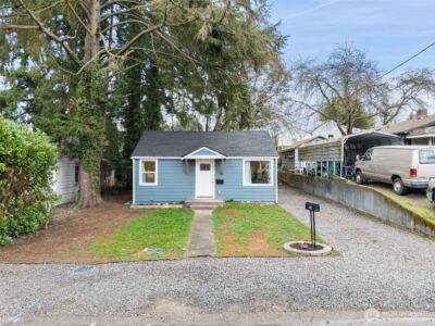 4110 W J Street , Bremerton, WA 98312