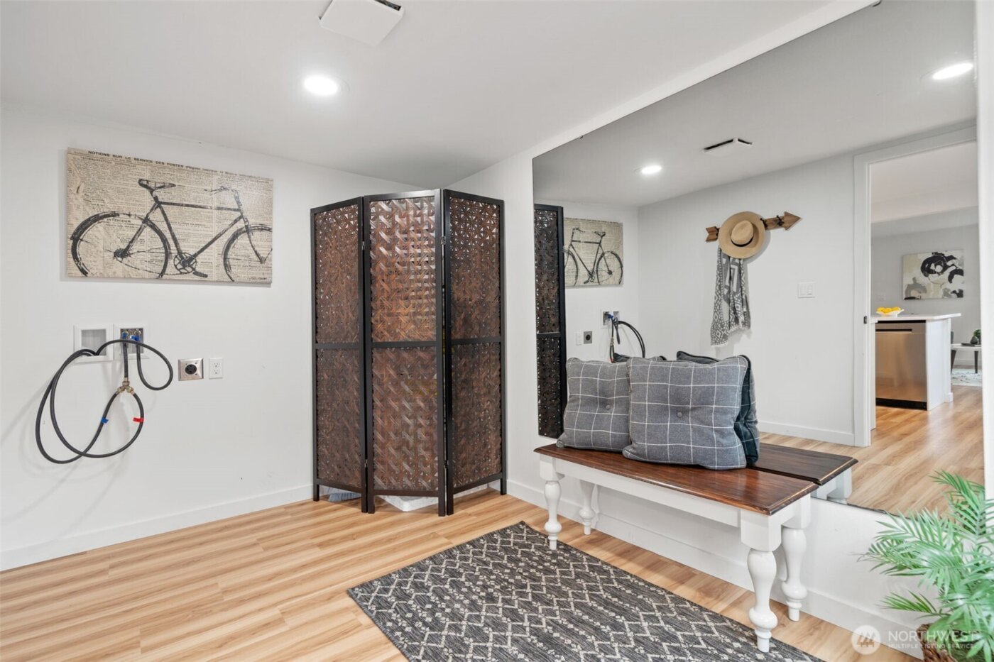 4110 W J Street , Bremerton, WA 98312