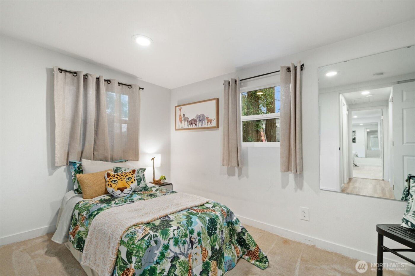 4110 W J Street , Bremerton, WA 98312