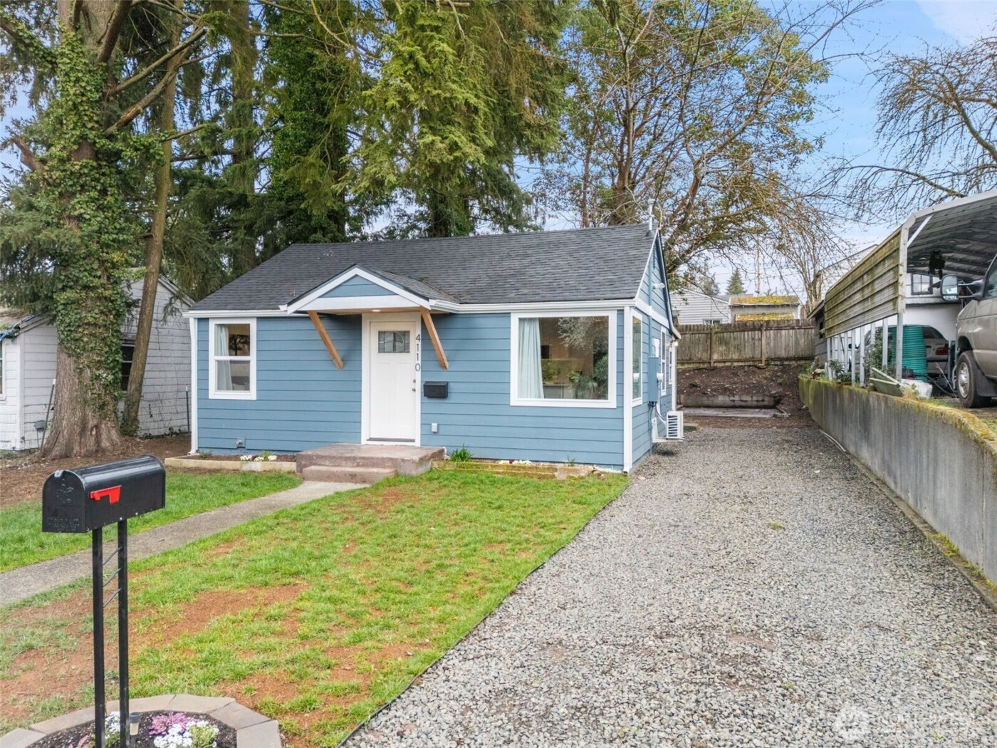 4110 W J Street , Bremerton, WA 98312