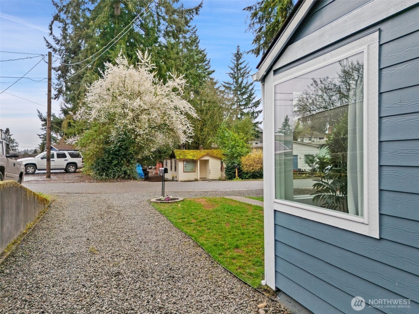 4110 W J Street , Bremerton, WA 98312