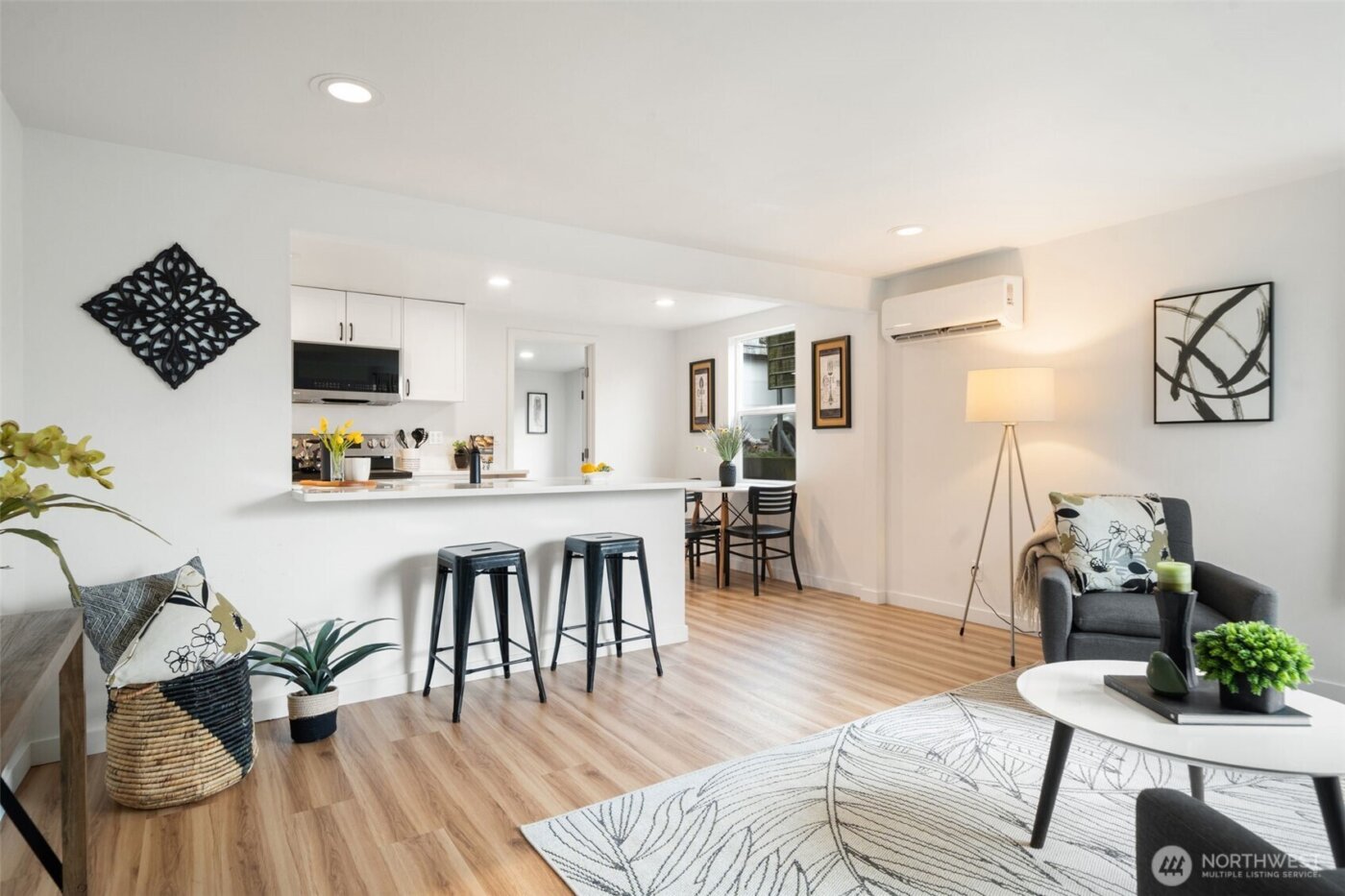 4110 W J Street , Bremerton, WA 98312