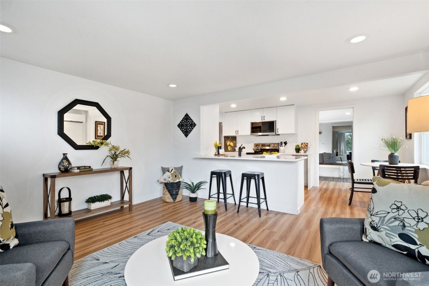 4110 W J Street , Bremerton, WA 98312