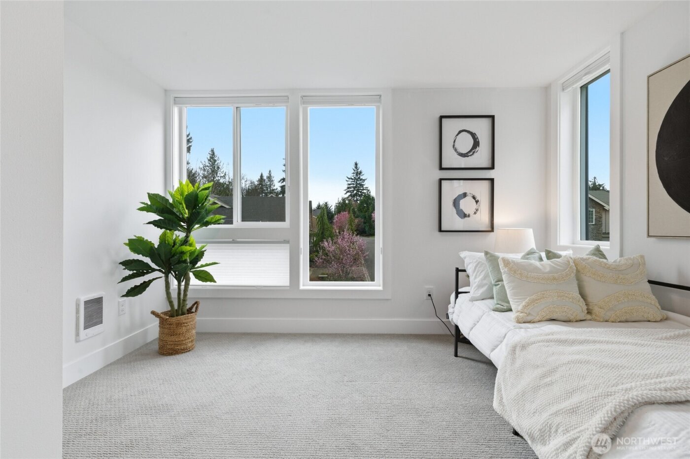 10712 SE 2nd Street , Bellevue, WA 98004-6206