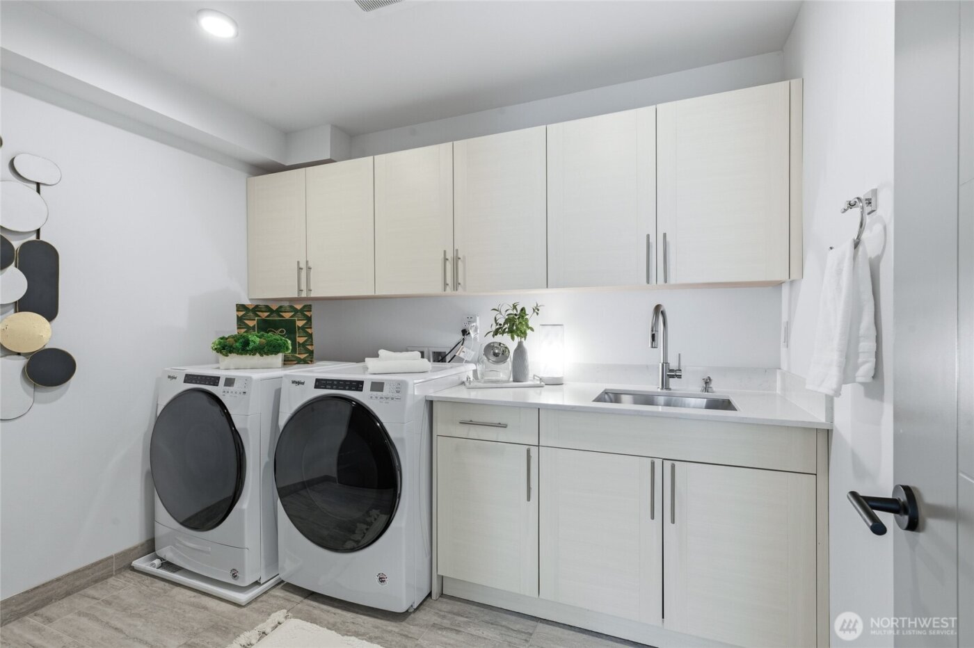 10712 SE 2nd Street , Bellevue, WA 98004-6206