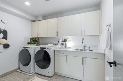 10712 SE 2nd Street , Bellevue, WA 98004-6206 - Photo 23