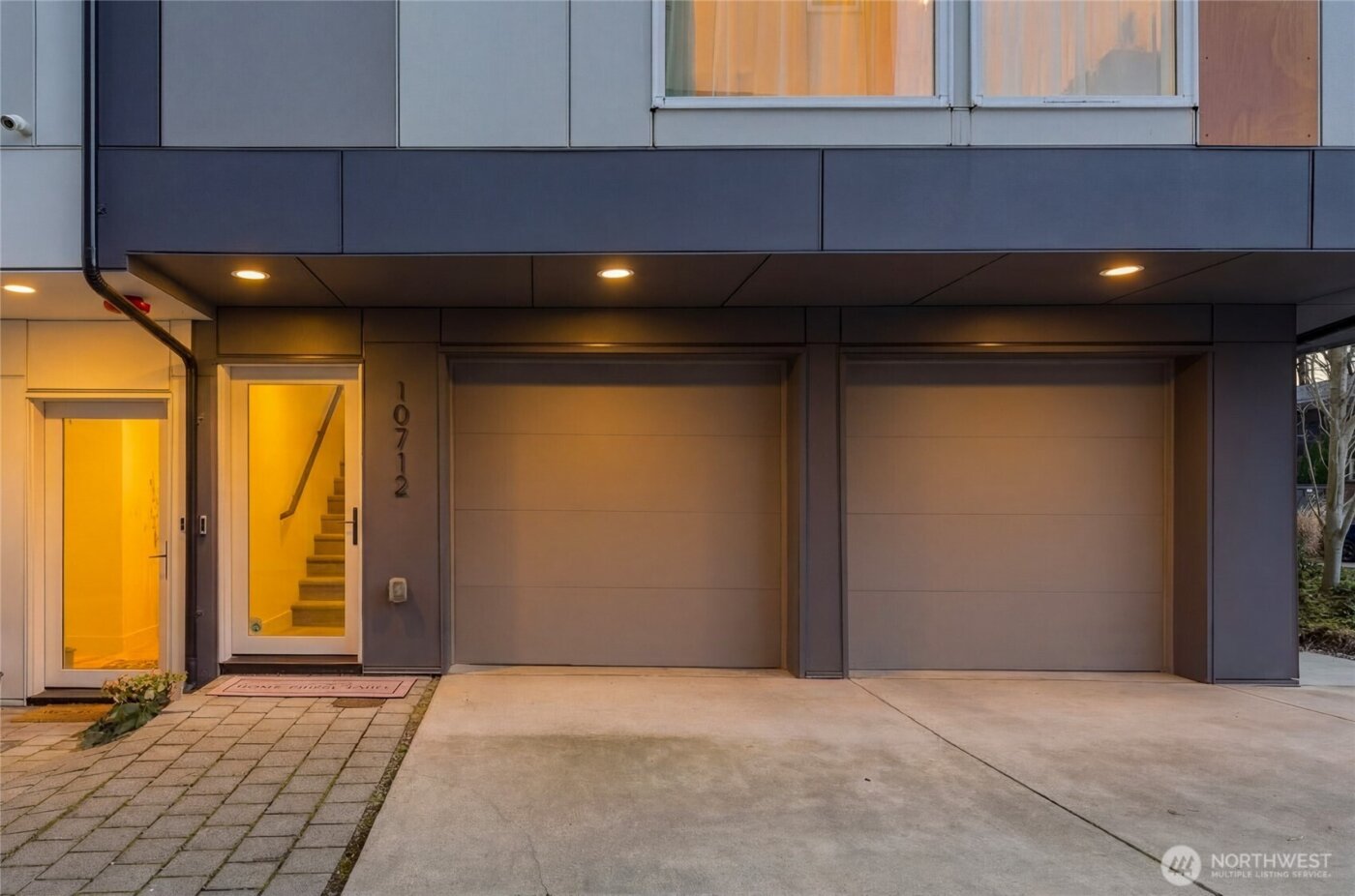 10712 SE 2nd Street , Bellevue, WA 98004-6206
